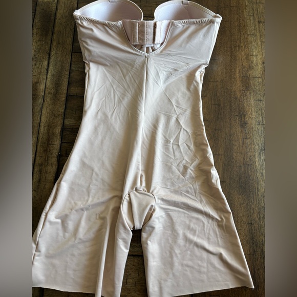 SPANX Cream Shapewear Bodysuit - Picture 3 of 4